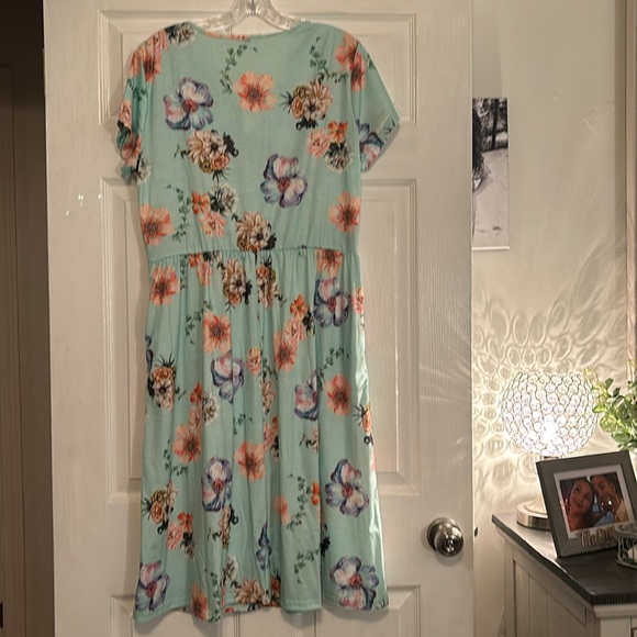 Floral Dress with Pockets - Picture 6 of 8